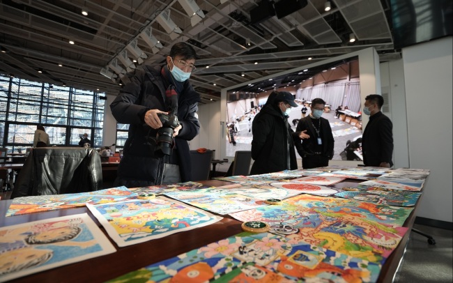 北京冬奥组委遴选7500幅青少年画作 送给冬奥会参赛运动员