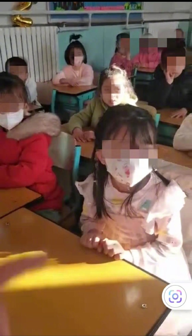 当全班同学面责骂女学生 北京一小学2名教师被停职
