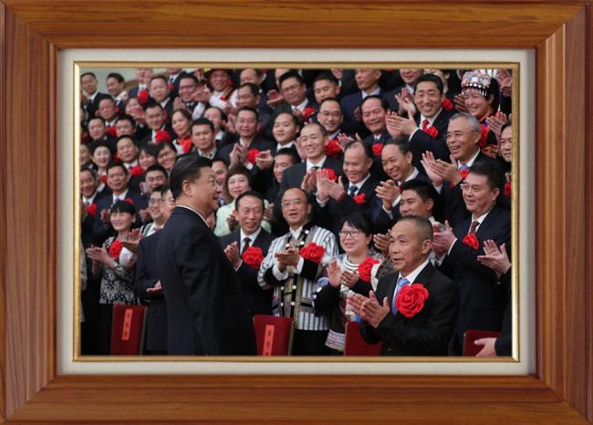 相框里的故事——聆听新年贺词，品读习近平主席书架照片的意涵