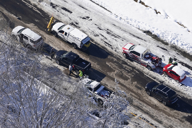 美国弗吉尼亚暴风雪致交通瘫痪 数百辆车整夜被困