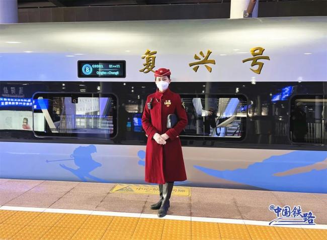 北京冬奥列车“瑞雪迎春”亮相！