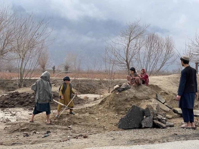 阿富汗坎大哈遭遇暴雨 房屋和桥梁被摧毁