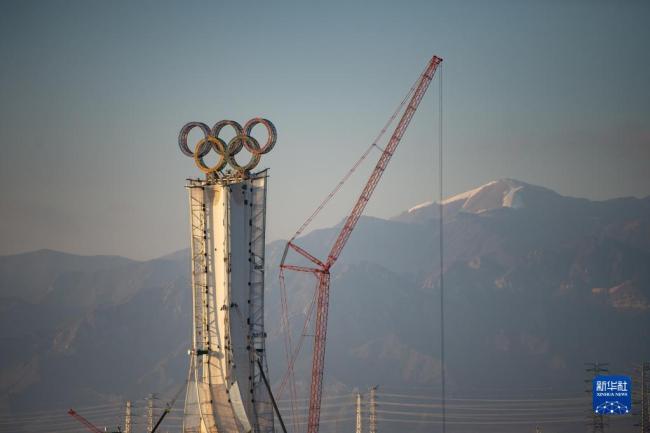 北京：奥运五环景观塔献礼冬奥