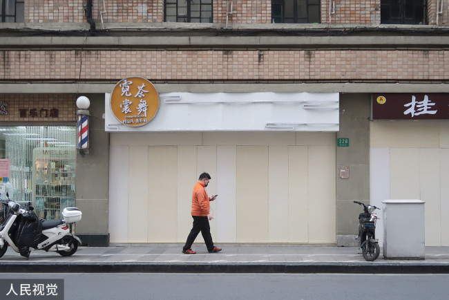 2022年1月14日，上海，新增的中风险地区静安寺街道愚园路228号实际上是一家奶茶店，面积仅20余平方米，已实行封闭管理。