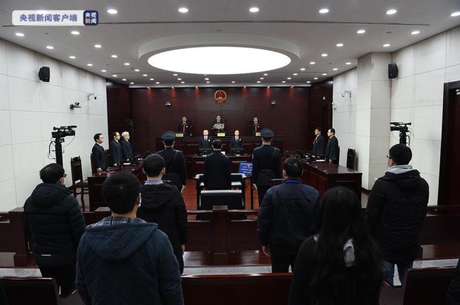敛财4.5亿 贵州省政协原主席王富玉被判死缓