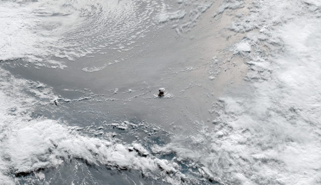 多家卫星捕捉汤加火山喷发瞬间