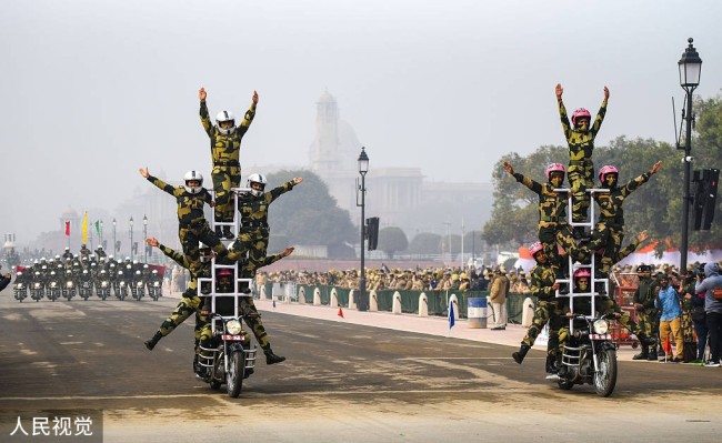 共和国日将至 印度阅兵彩排“特技”吸睛