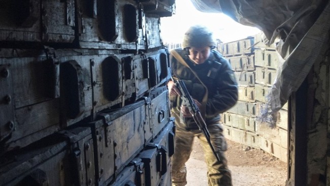 记者直击乌克兰东部前线战壕 距亲俄武装仅数百米