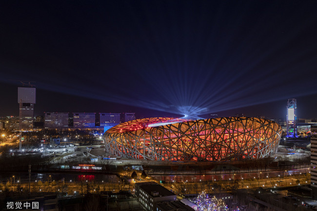 2022年1月27日，北京冬奥会倒计时7天，鸟巢上演灯光秀。