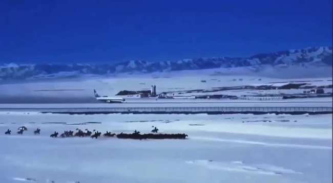 新疆首个高原机场正式投运