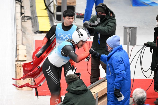 巴赫勉励双人雪橇中国组合，期待米兰冬奥更进一步