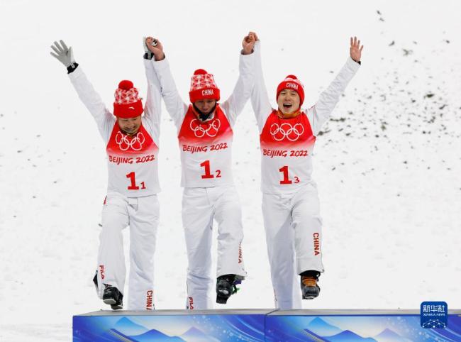 自由式滑雪空中技巧混合团体决赛：中国队摘银