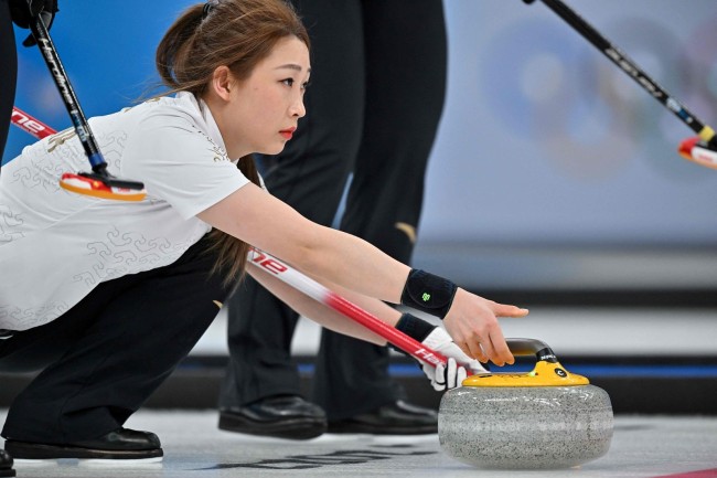 女子冰壶循环赛，中国队战胜上届亚军韩国队