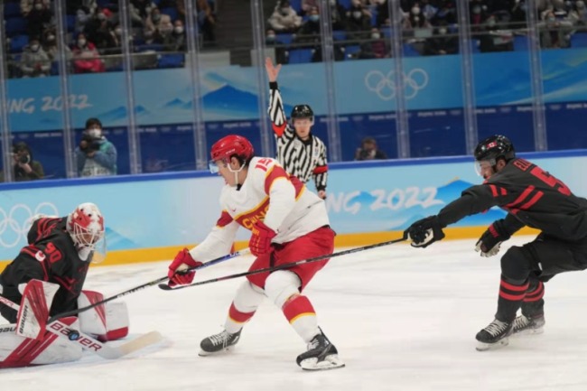 2比7不敌加拿大队，中国男冰结束冬奥之旅