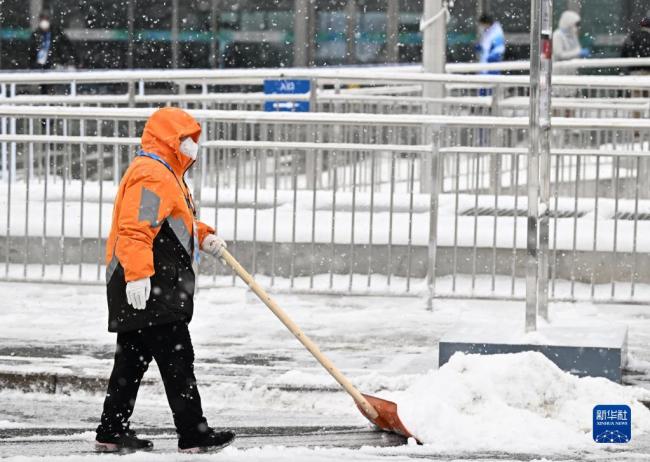 恪尽职守 服务冬奥！志愿者雪中坚守岗位