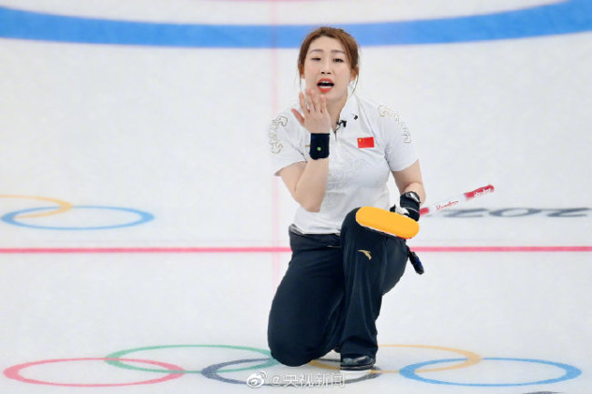 赢了！中国女子冰壶战胜加拿大队