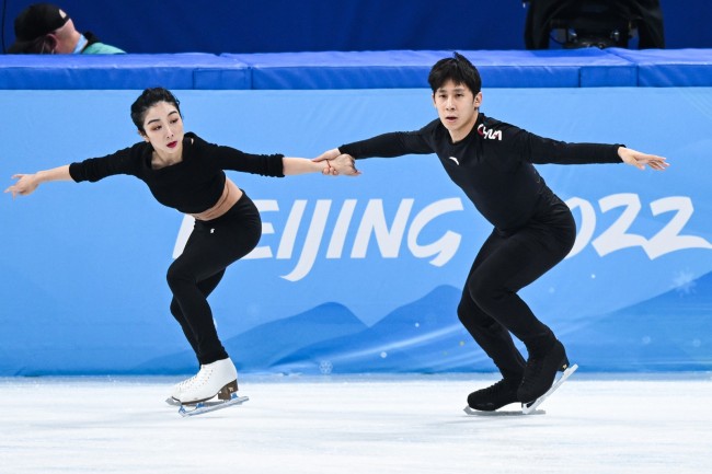2022年2月17日，北京市，2022北京冬奥会2月17日，花样滑冰训练备战，隋文静、韩聪领衔。