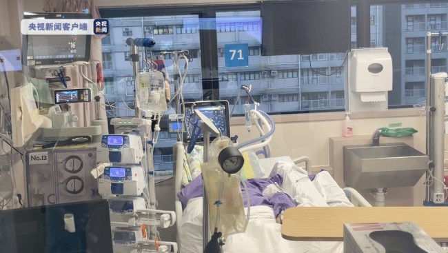 总台记者探访丨疫情下的香港：东区医院医护人员工作有条不紊