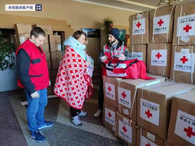 乌克兰红十字会分发中国捐赠第一批人道主义物资