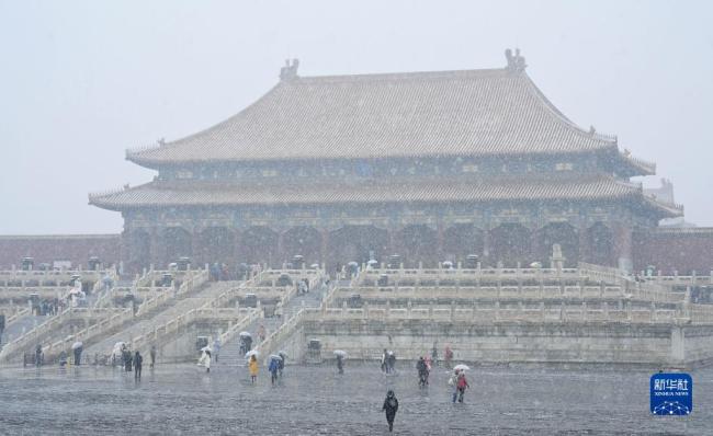 北京三月迎春雪