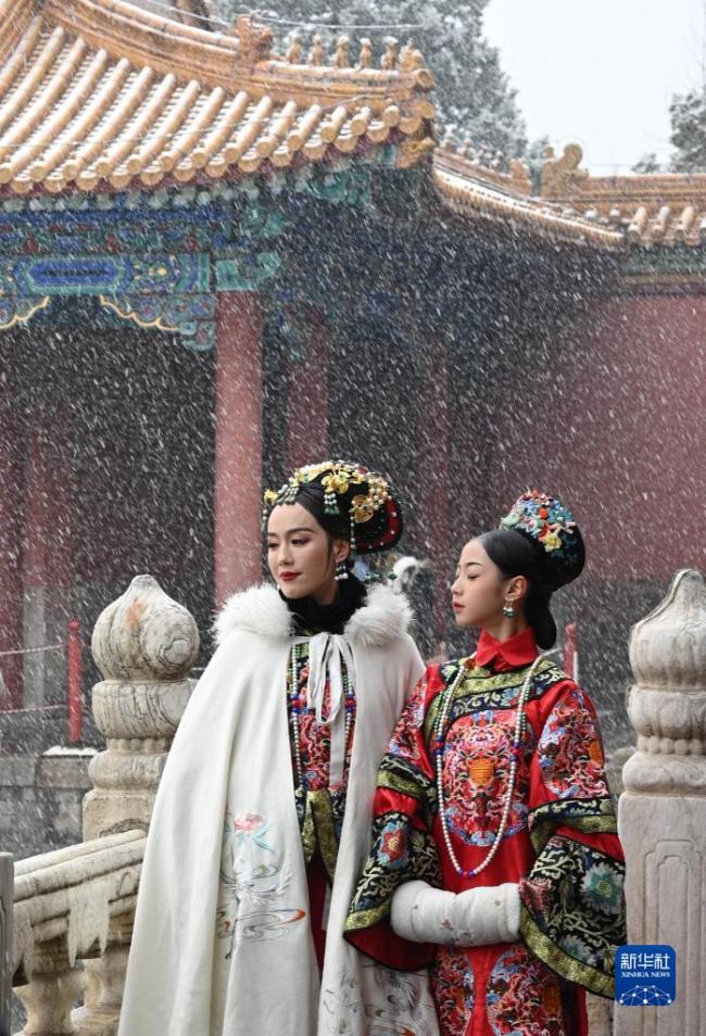 北京三月迎春雪