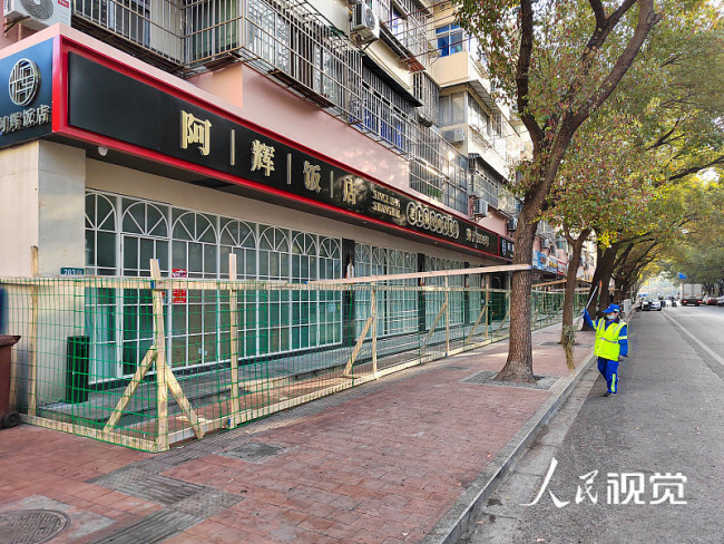 2022年3月16日，上海，浦东封控的街面。