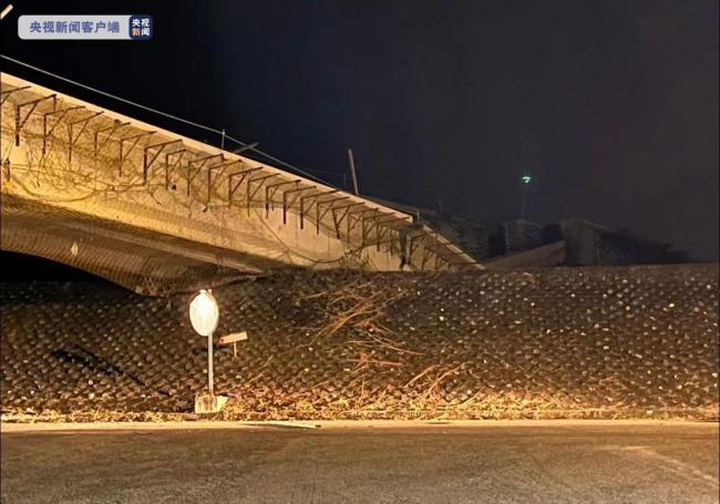 台湾连发8次地震 福建多地有震感 桥梁坍塌