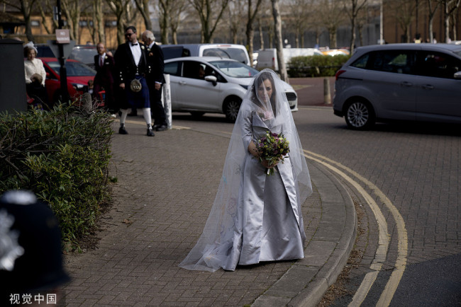 当地时间2022年3月23日，英国伦敦，据路透社伦敦报道，维基揭秘网创始人朱利安·阿桑奇将在伦敦东南部贝尔马什监狱同伴侣斯特拉·莫里斯举行婚礼。