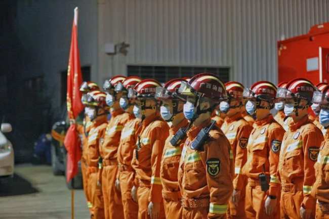 90后消防员东航坠机搜救日记：“妈妈 生命真宝贵 我想抱抱你”