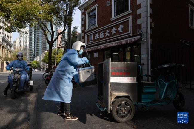 上海：社区食堂为独居老人送餐