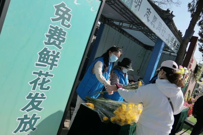 清明假期革命公墓祭扫群众最多