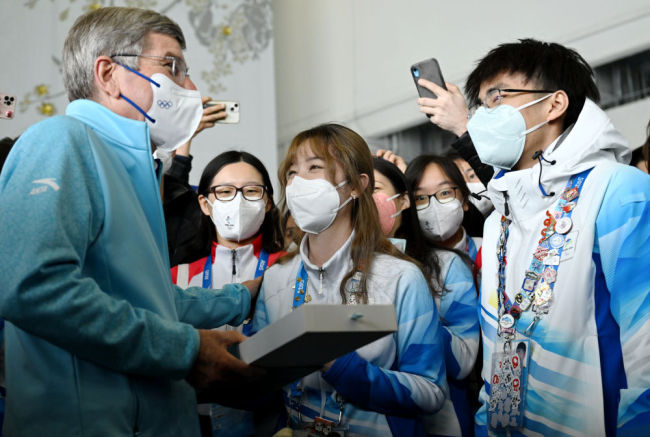 巴赫致信北京2022全体志愿者：你们的笑容温暖了我们的心