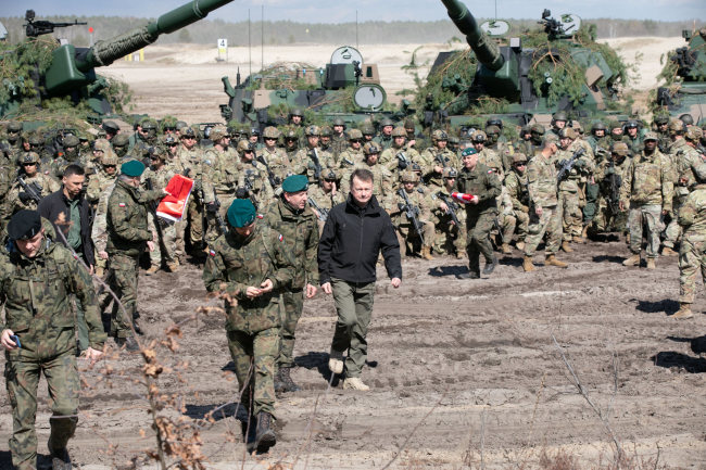 美军第82空降师和波兰军队联合军演