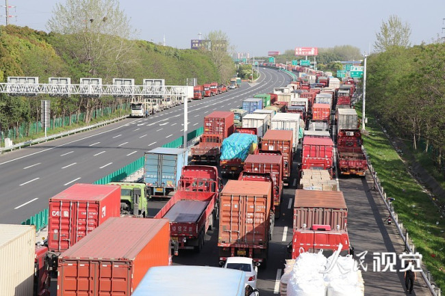 G42沪宁高速无锡段，南京往上海方向车辆通行受阻。