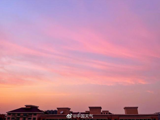 北京天空现绝美橙粉晚霞