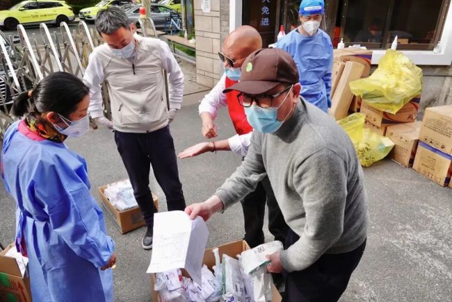 上海抗疫直击：25部私家车，建起志愿车队