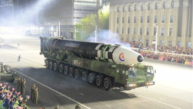 朝鲜举行阅兵 高超音速导弹亮相