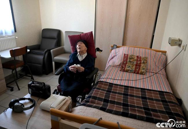 法国118岁修女成为世界上最年长的人