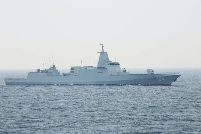 3艘万吨大驱同框！黄海海域火力全开