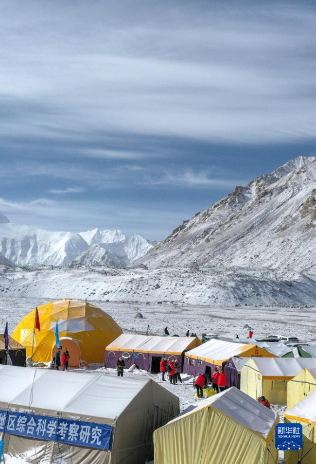 这是5月1日拍摄的珠峰登山大本营（无人机照片）。新华社记者 孙非 摄