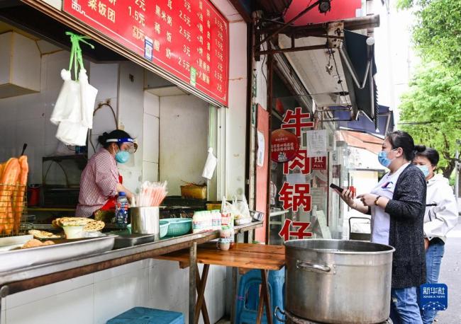 上海：防范区内逐渐恢复的“烟火气”