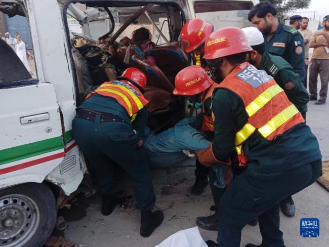 巴基斯坦翻鬥車與客車相撞致12人死亡