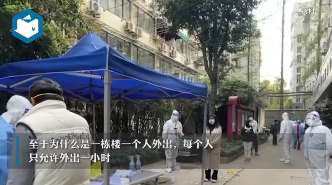 上海一小区每楼派一人购物一小时 居委回应：目前做法只是试点