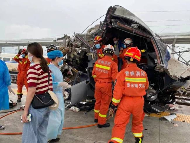 D2809次列车乘客：停车前感受到急刹车