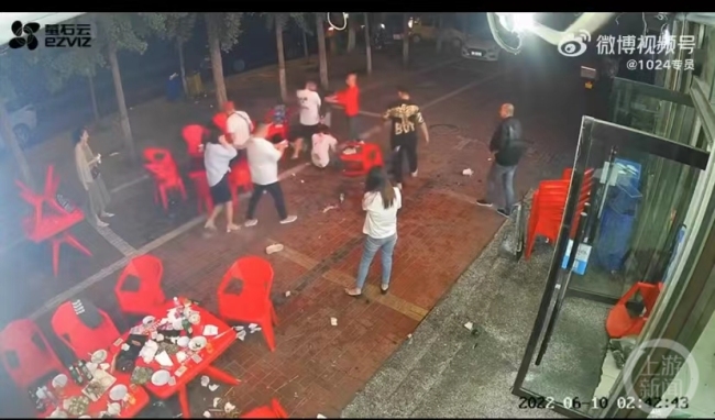 唐山男子耍流氓未果围殴女孩 当地政法委书记：嫌疑人已锁定