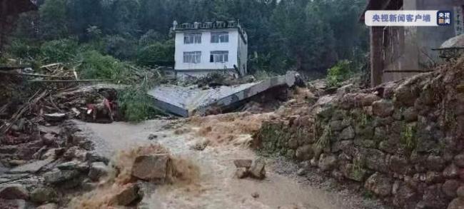 广西融水强降雨致泥石流 有村民被埋