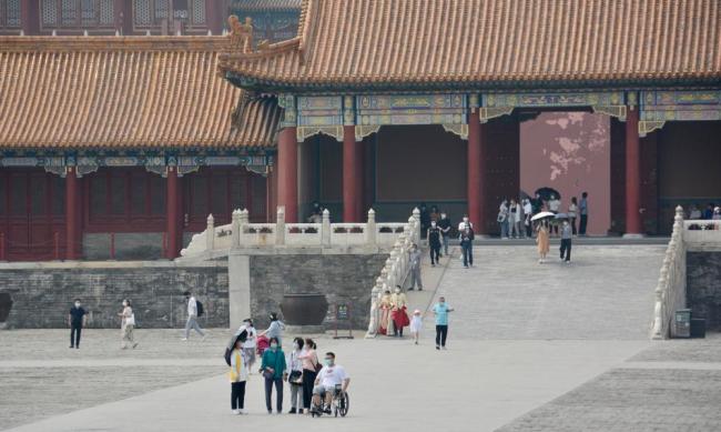 北京故宫博物院客流逐日增加