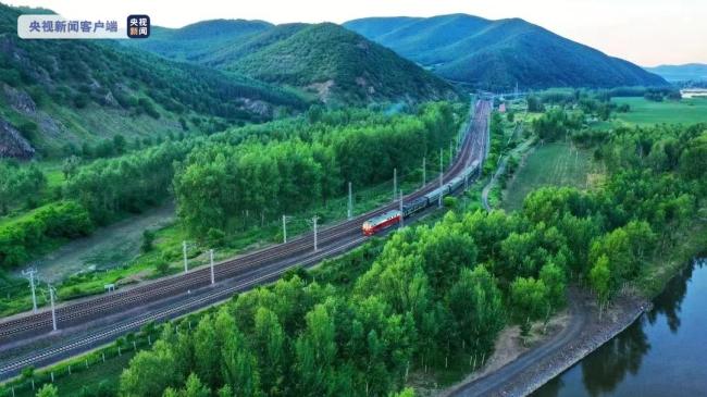 “慢火車”升級 黑龍江燃煤綠皮車退出歷史舞臺