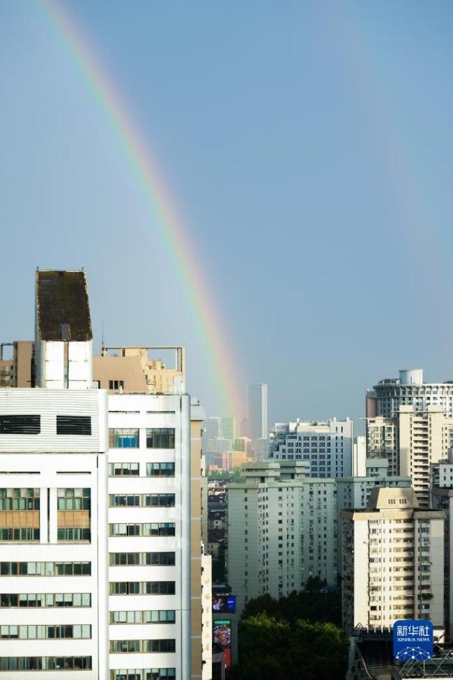 雨后上海现彩虹