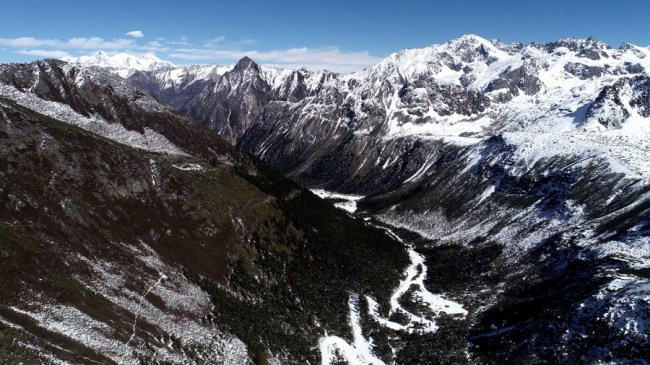 喜马拉雅添美景——西藏边境小康村建设掠影 